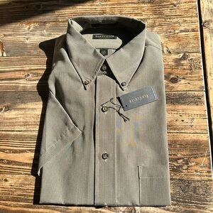 NWT VanHeusen short sleeve shirt